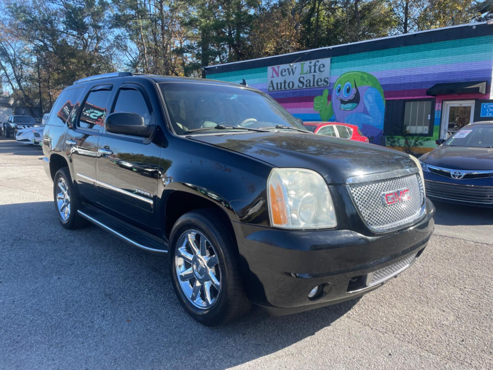 2011 BLACK GMC YUKON DENALI (1GKS2EEFXBR) with an 6.2L engine, Automatic transmission, located at 5103 Dorchester Rd., Charleston, SC, 29418-5607, (843) 767-1122, 36.245171, -115.228050 - Leather, Sunroof, Navigation, Backup Camera, CD/AUX/Sat, Dual Climate Control, Rear Climate Control, Middle Captain's Row, Power Everything (windows, locks, seats, mirrors), Memory/Cooled/Heated Front Seats, Heated Rear Seats, Power Liftgate, All-weather Mats, Running Boards, Tow Package, Chrome Whe - Photo #0